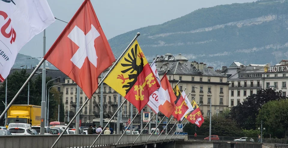 Tradução Juramentada Genebra Suíça - imagem das bandeiras dos cantões suiços